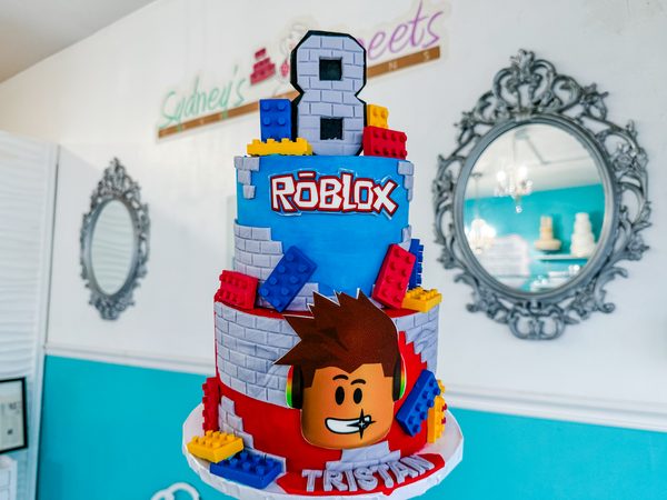 Kids birthday party cake