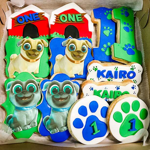 Custom treats and dessert favors